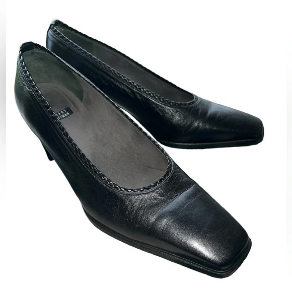 Stuart Weitzman Women’s Black Leather Vintage Square Toe Pumps Size 38.5… - Picture 1 of 11